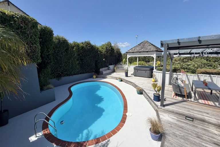 Photo of property in 52 Balmain Road, Chatswood, Auckland, 0626