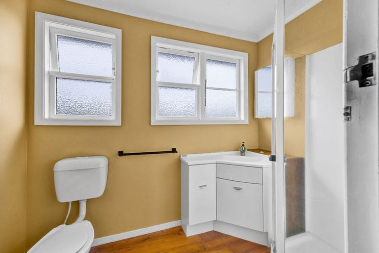 Photo of property in 1 Malone Place, Hawera, 4610