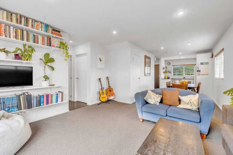 Photo of property in 33 Apple Orchard Way, Sunnyvale, Auckland, 0612