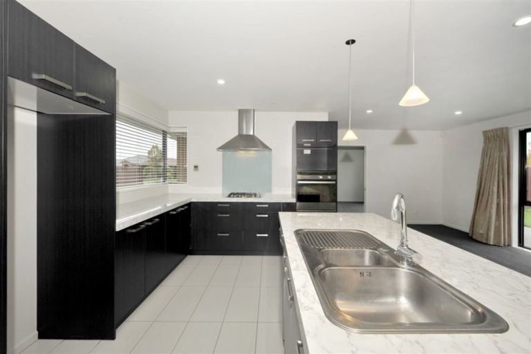 Photo of property in 12a Strathcarron Place, Broomfield, Christchurch, 8042