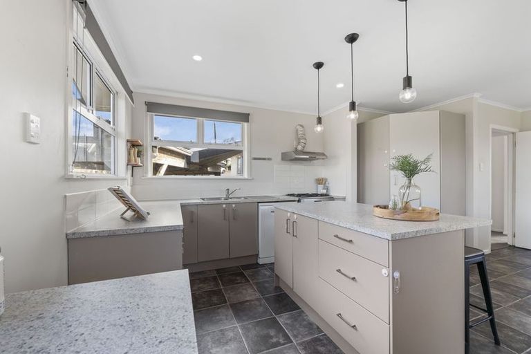 Photo of property in 9 Anson Place, Westown, New Plymouth, 4310