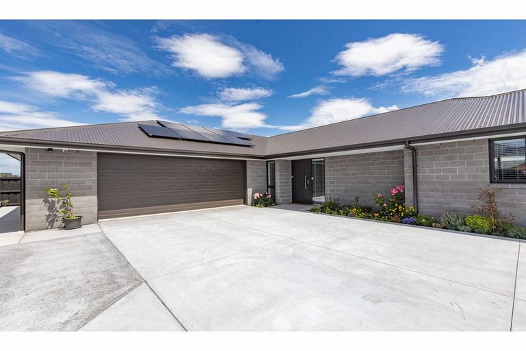 Photo of property in 3 Mccahon Drive, Rangiora, 7400