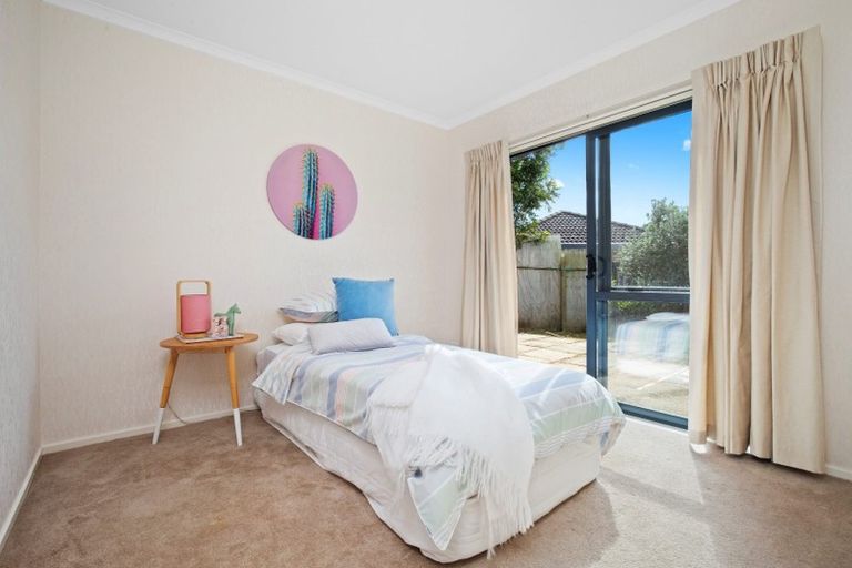 Photo of property in 16 Ranch Place, Pukekohe, 2120
