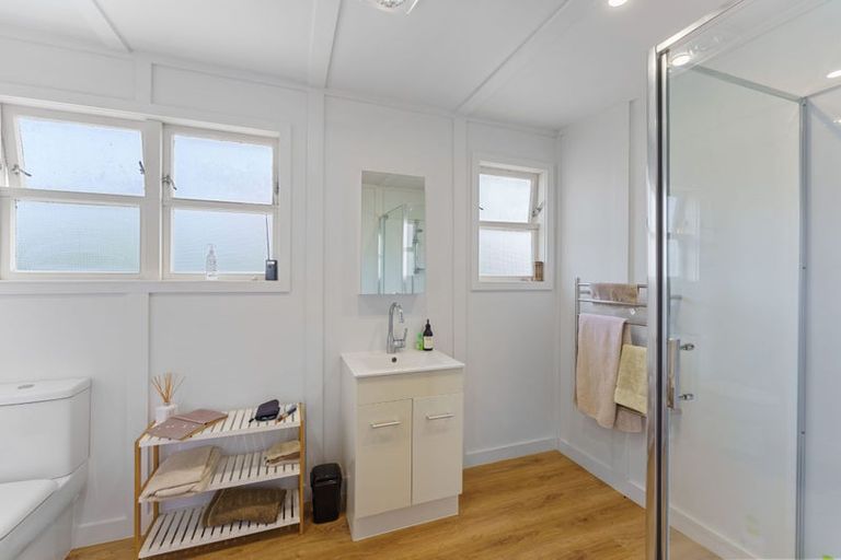 Photo of property in 98 Field Way, Waikanae Beach, Waikanae, 5036