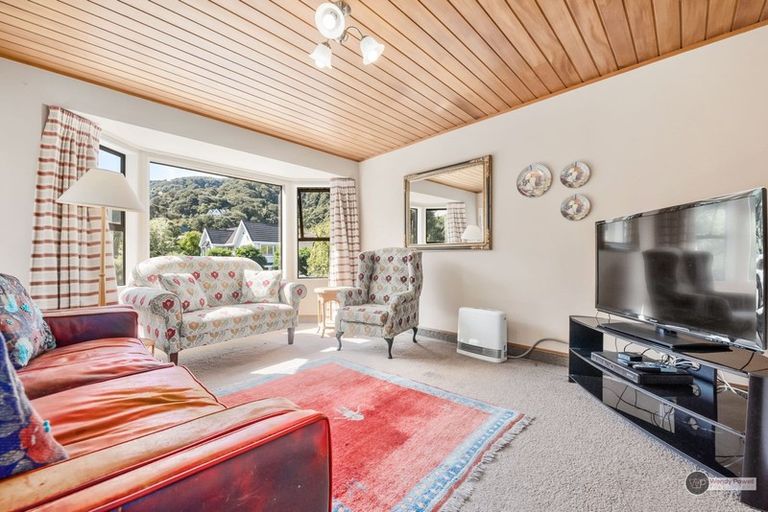 Photo of property in 2 Lady Bell Grove, Lowry Bay, Lower Hutt, 5013
