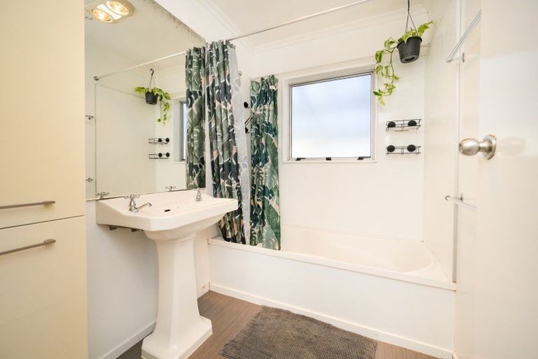 Photo of property in 38 Newton Place, Westbrook, Palmerston North, 4412