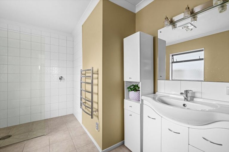 Photo of property in 28 Guthrie Road, Havelock North, 4130