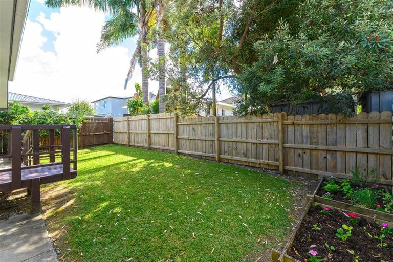 Photo of property in 2/18 Gloria Avenue, Te Atatu Peninsula, Auckland, 0610
