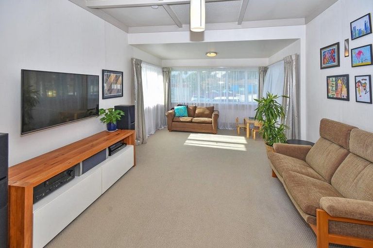 Photo of property in 27 Kenderdine Road, Papatoetoe, Auckland, 2025