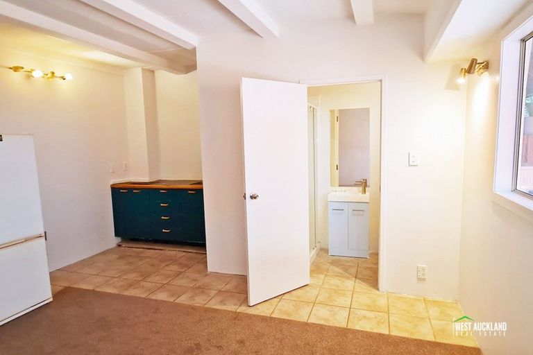 Photo of property in 8 Captain Scott Road, Glen Eden, Auckland, 0602