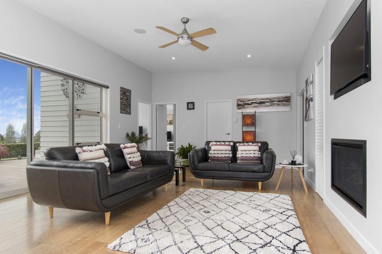 Photo of property in 33r Oceana Drive, Welcome Bay, Tauranga, 3175