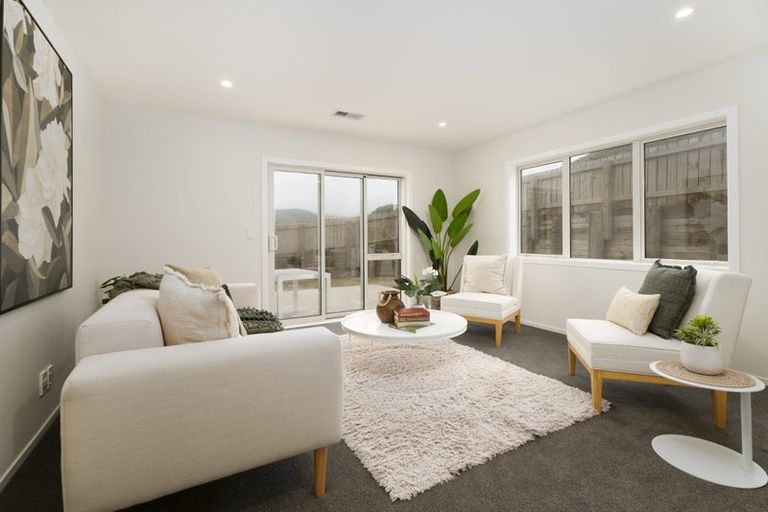 Photo of property in 1 Pine Hill Rise, Glenside, Wellington, 6037