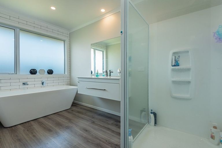 Photo of property in 20 Pegasus Place, Kelvin Grove, Palmerston North, 4414