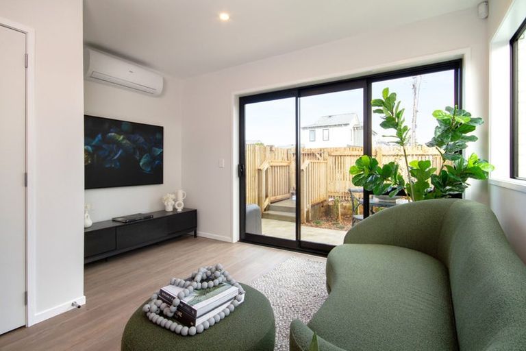 Photo of property in 11 Whati Lane, Henderson, Auckland, 0612