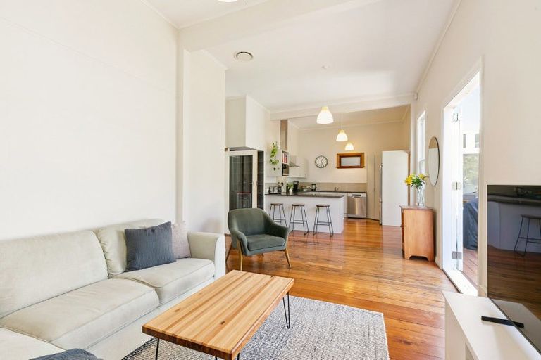 Photo of property in 54 Kilbirnie Crescent, Kilbirnie, Wellington, 6022