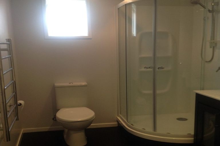 Photo of property in 2/17 Park Road, Glenfield, Auckland, 0629
