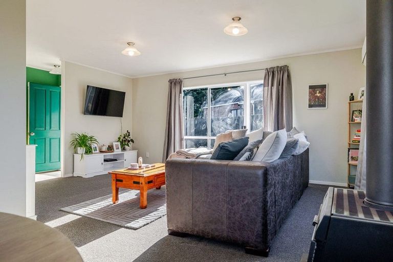 Photo of property in 105 Hillcrest Drive, Kelvin Grove, Palmerston North, 4414