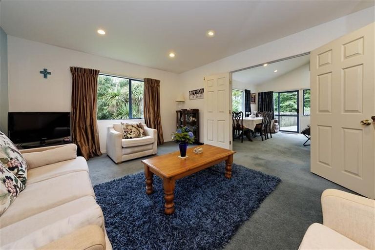 Photo of property in 35 Chamari Close, Titirangi, Auckland, 0604