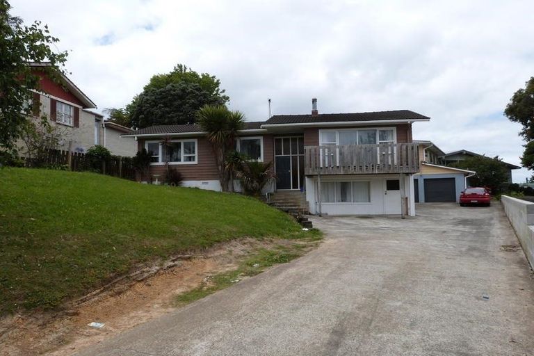 Photo of property in 16 Crompton Road, Massey, Auckland, 0614