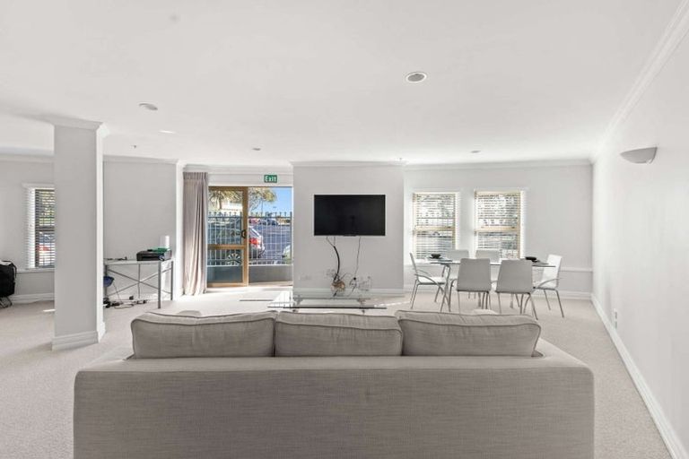 Photo of property in 1 Queen Street, New Plymouth, 4310