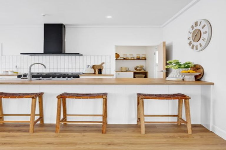Photo of property in 21 High Street West, Waitara, 4320