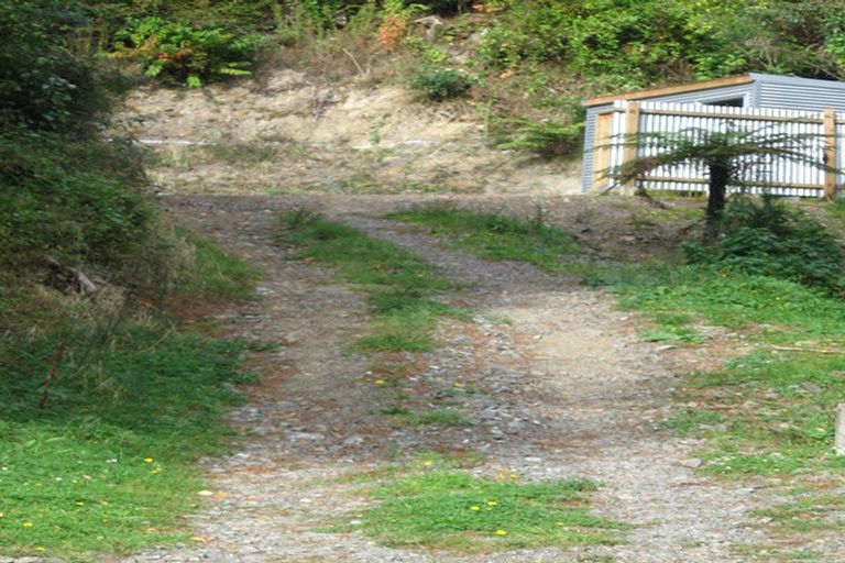 Photo of property in 151 Pinehaven Road, Pinehaven, Upper Hutt, 5019