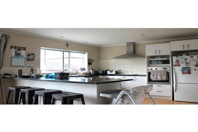 Photo of property in 2 Cambrian Crescent, Flat Bush, Auckland, 2016
