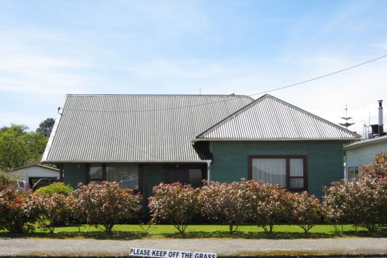 Photo of property in 131 Queen Street, Westport, 7825