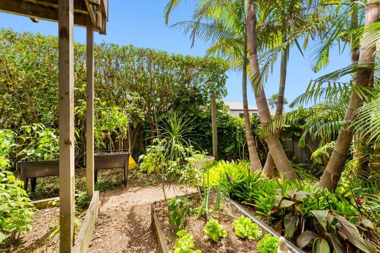 Photo of property in 1/73 Birkdale Road, Birkdale, Auckland, 0626