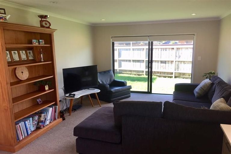 Photo of property in 35 Crabb Fields Lane, Riverhead, 0820