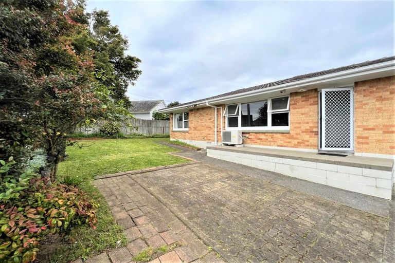 Photo of property in 1/2a Jennifer Place, Papatoetoe, Auckland, 2025