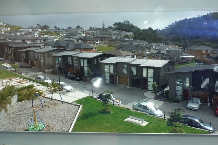 Photo of property in 2/10 Silver Moon Road, Albany Heights, Auckland, 0632