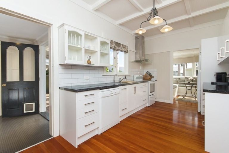 Photo of property in 18 Racecourse Road, Waiuku, 2123