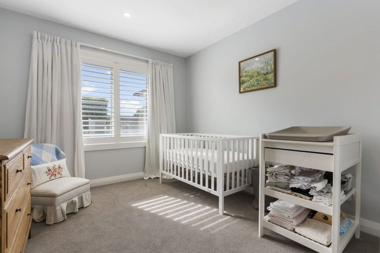 Photo of property in 21 Heath Avenue, Northcote, Auckland, 0627