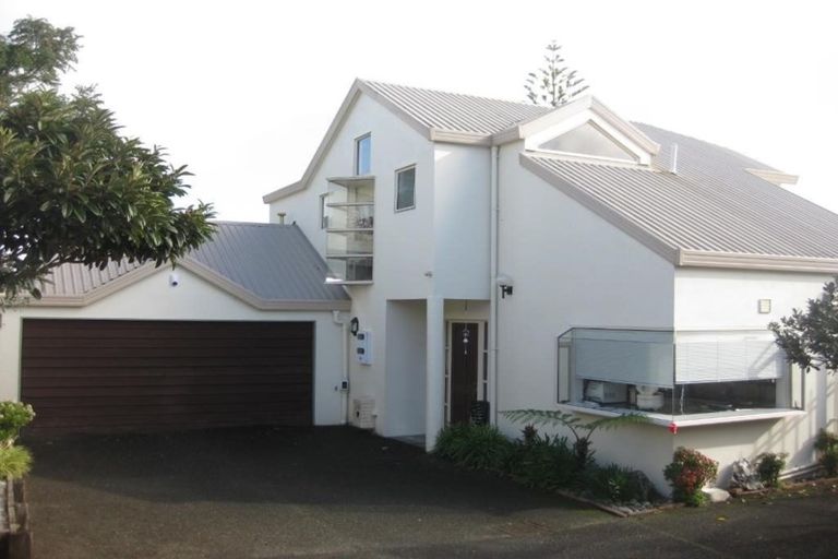 Photo of property in 2/86 Birkenhead Avenue, Birkenhead, Auckland, 0626