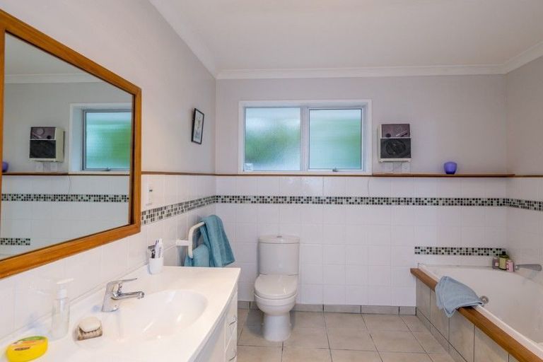 Photo of property in 318 Te Moana Road, Waikanae, 5036