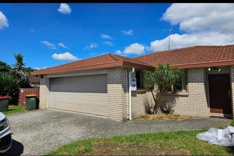 Photo of property in 12 Scotts Field Drive, Takanini, 2112