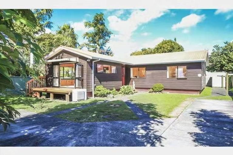 Photo of property in 20 Yeovil Road, Te Atatu Peninsula, Auckland, 0610