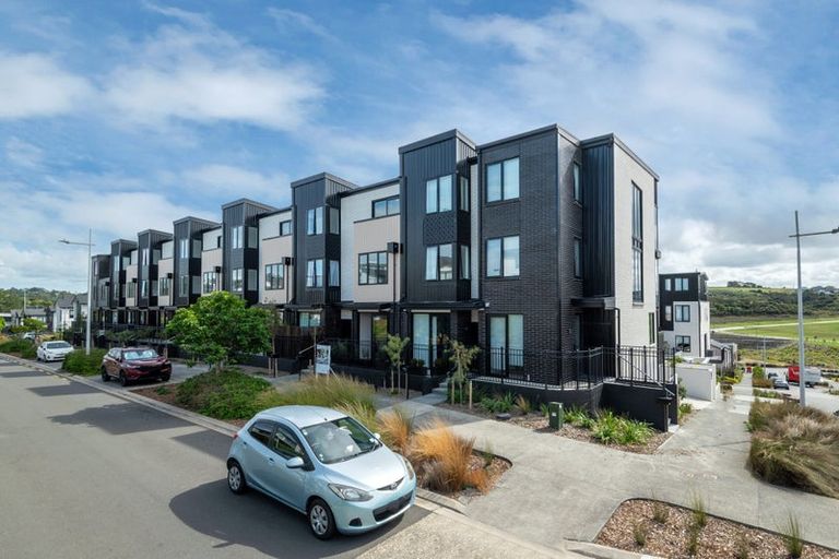 Photo of property in 2/19 Windlass Street, Long Bay, Auckland, 0630