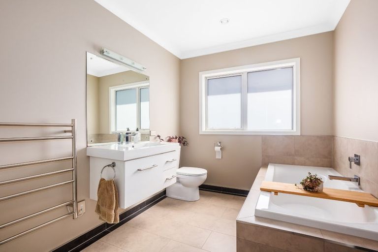 Photo of property in 37 Nelson Avenue, Aotea, Porirua, 5024