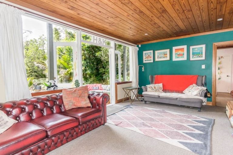 Photo of property in 36 Paturoa Road, Titirangi, Auckland, 0604