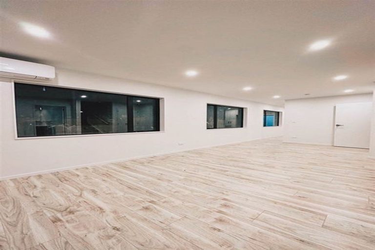 Photo of property in 21f Craigbank Avenue, New Lynn, Auckland, 0600