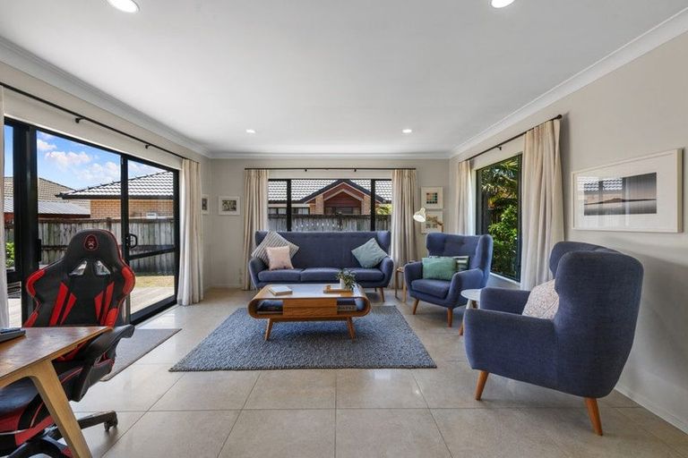 Photo of property in 8 Moy Place, East Tamaki Heights, Auckland, 2016