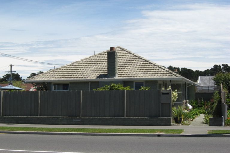 Photo of property in 122 Estuary Road, South New Brighton, Christchurch, 8062