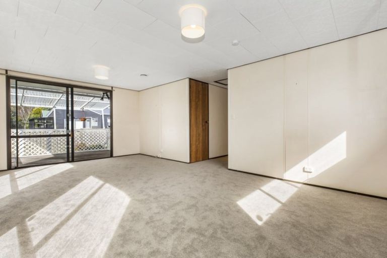 Photo of property in 3175 Great North Road, New Lynn, Auckland, 0600