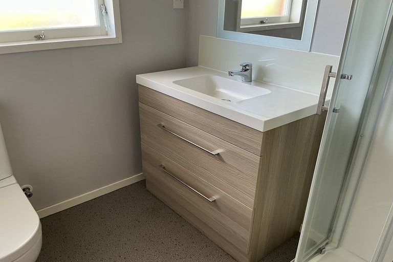 Photo of property in 2/30 Sunnynook Road, Sunnynook, Auckland, 0620