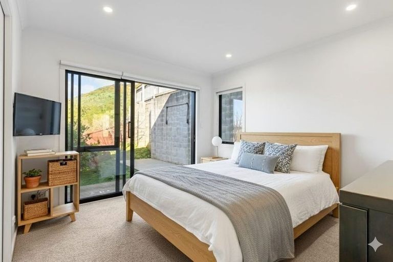 Photo of property in 77 Erlestoke Crescent, Churton Park, Wellington, 6037