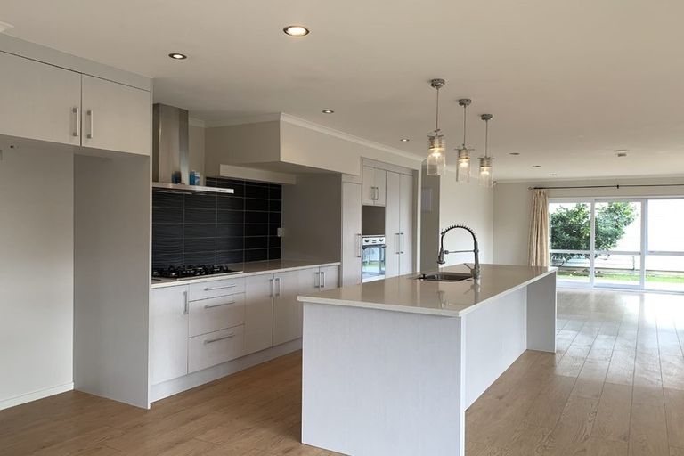 Photo of property in 16 Tarapiroe Avenue, Takanini, 2112