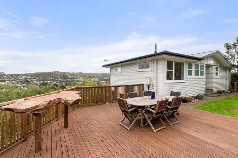 Photo of property in 19 Jane Grove, Paparangi, Wellington, 6037