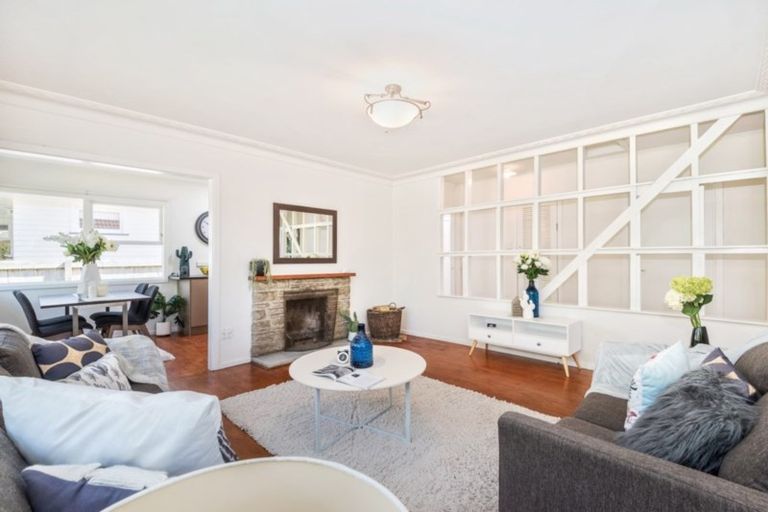 Photo of property in 6 Gill Avenue, Te Atatu Peninsula, Auckland, 0610